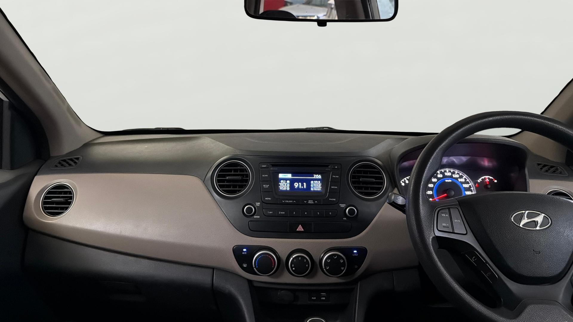 View 2016 Hyundai Grand i10 Sportz 1.2 Kappa Image 17 Used 2016 Hyundai Grand i10 Sportz 1.2 Kappa Image 17