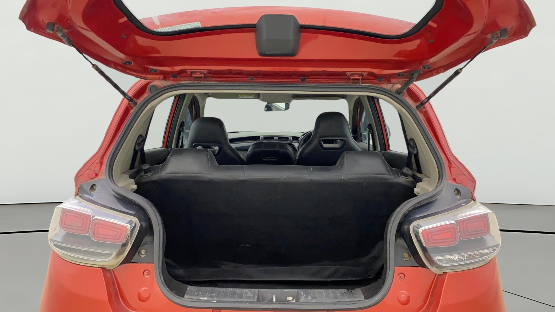 View 2017 Mahindra KUV100 K2 Petrol BS IV Image 36 Used 2017 Mahindra KUV100 K2 Petrol BS IV Image 36