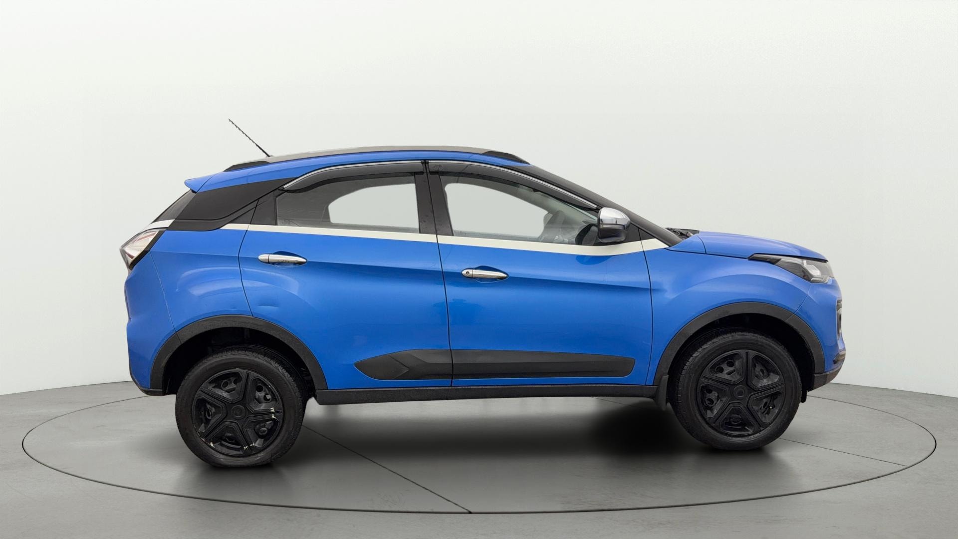 View 2020 Tata Nexon Revotron XE Image 8 Used 2020 Tata Nexon Revotron XE Image 8