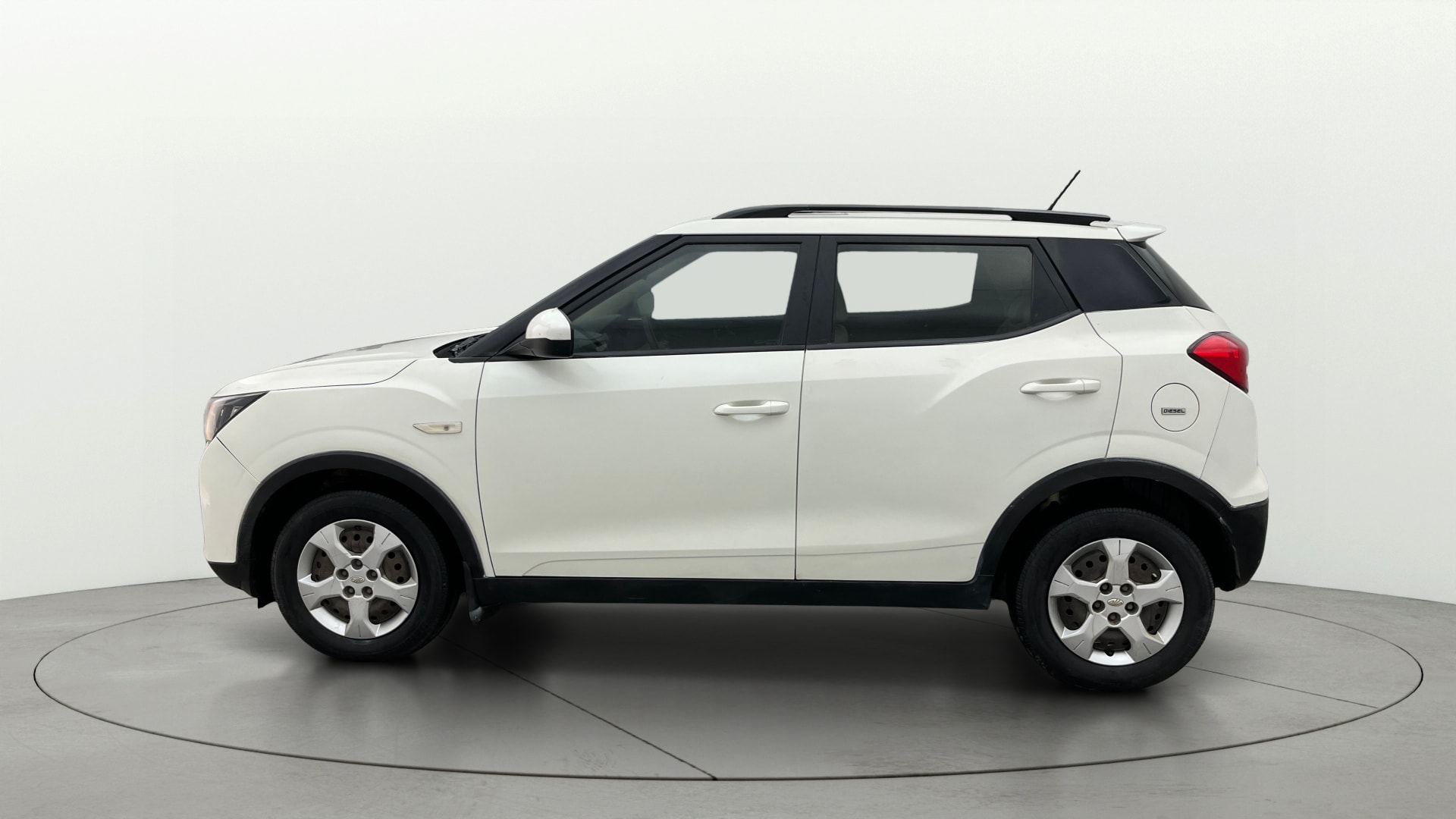 View 2021 Mahindra XUV300 W4 Petrol BS IV Image 5 Used 2021 Mahindra XUV300 W4 Petrol BS IV Image 5