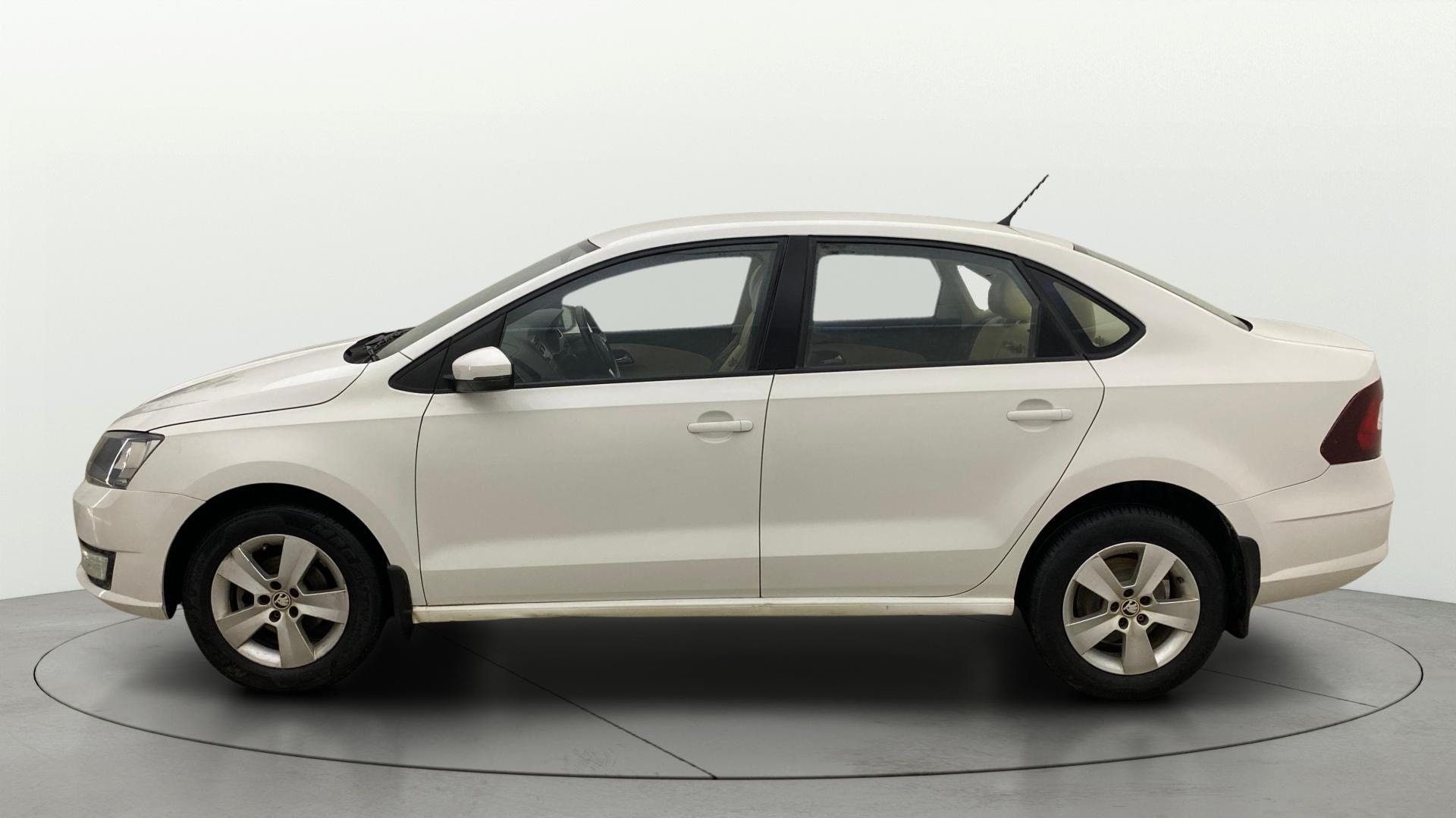 View 2018 Skoda Rapid 1.6 MPI Ambition Petrol BS IV Image 5 Used 2018 Skoda Rapid 1.6 MPI Ambition Petrol BS IV Image 5