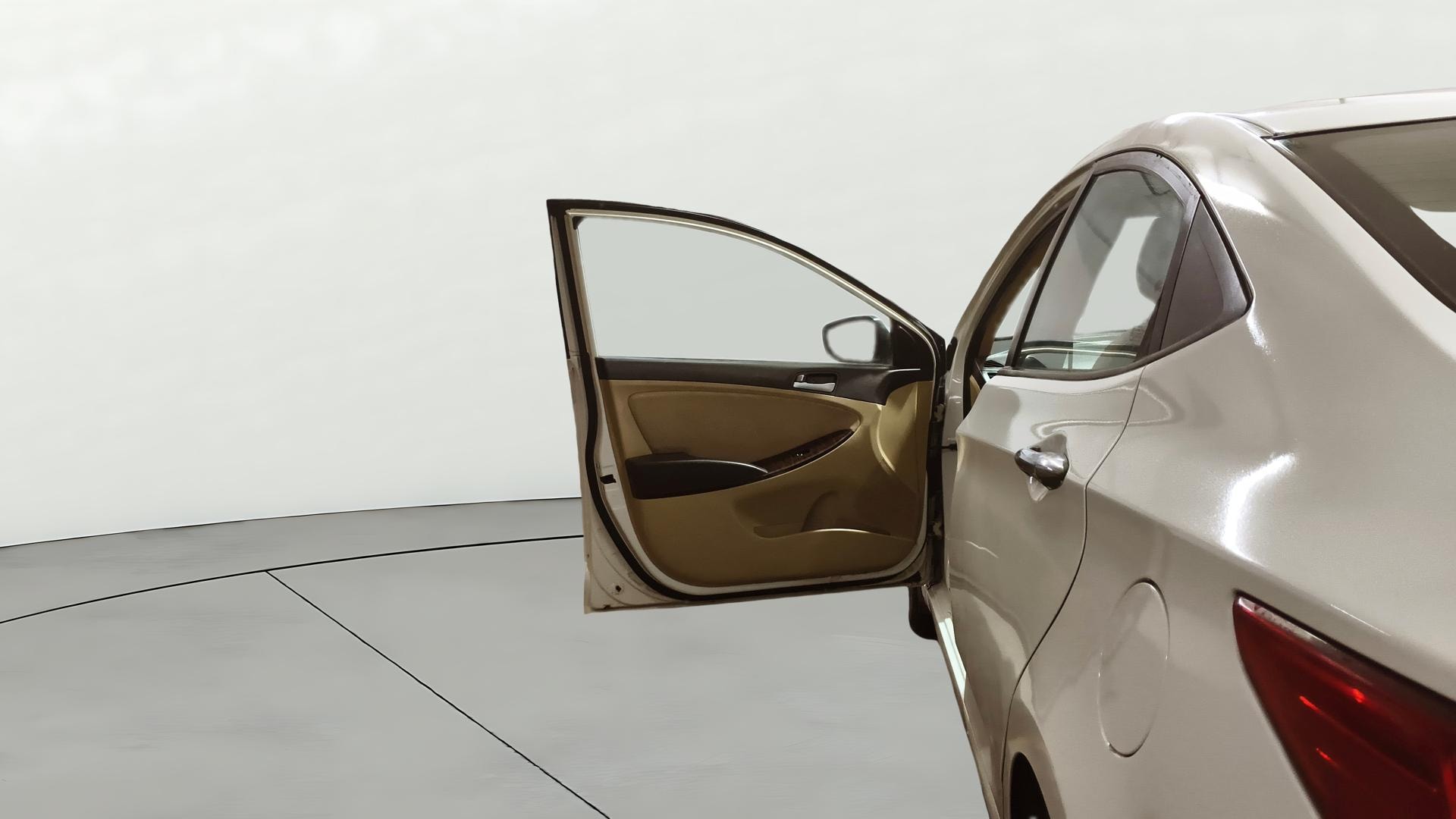 View 2015 Hyundai Fluidic Verna 1.4 CRDI Base Image 31 Used 2015 Hyundai Fluidic Verna 1.4 CRDI Base Image 31