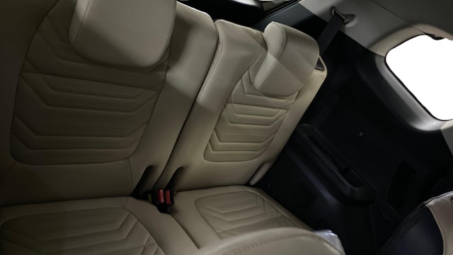 View Kia Carens Image 10 Used Kia Carens Image 10