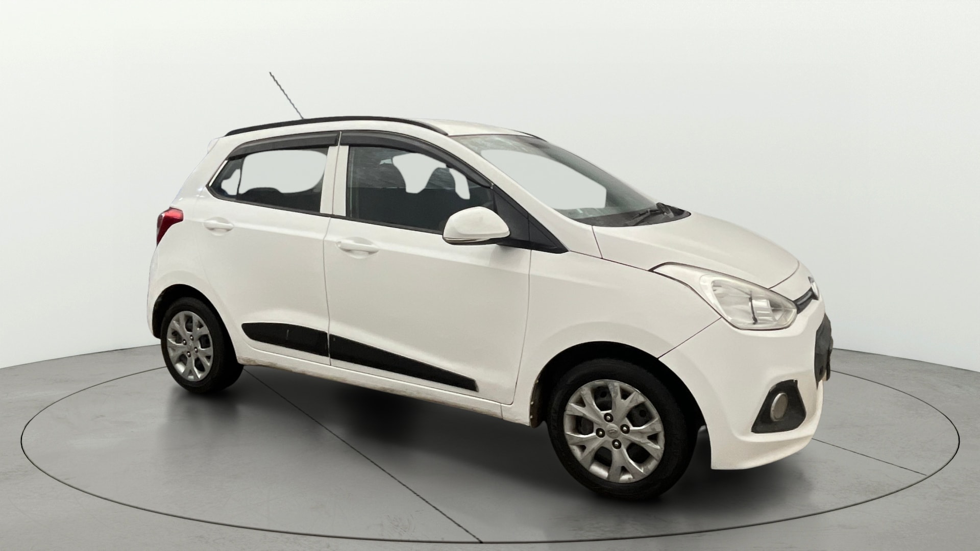 View 2016 Hyundai Grand i10 Sportz 1.2 Kappa Image 13 Used 2016 Hyundai Grand i10 Sportz 1.2 Kappa Image 13
