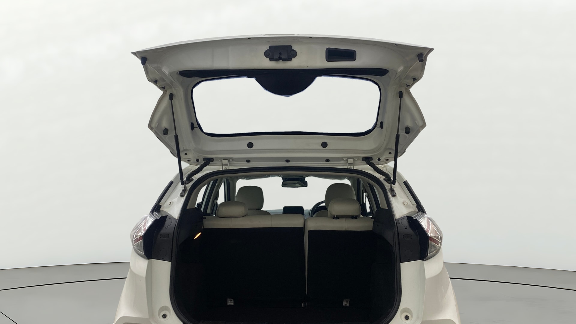 View 2023 Tata Nexon Revotron XZ Plus Luxs Jet Edition Image 16 Used 2023 Tata Nexon Revotron XZ Plus Luxs Jet Edition Image 16
