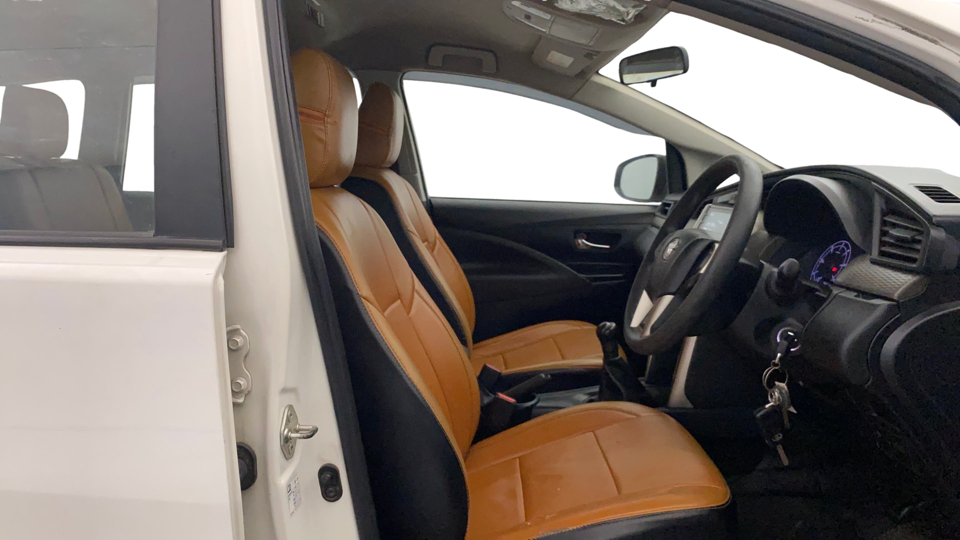View 2021 Toyota Innova Crysta 2.4 G MT 7-Seater BS IV Image 27 Used 2021 Toyota Innova Crysta 2.4 G MT 7-Seater BS IV Image 27