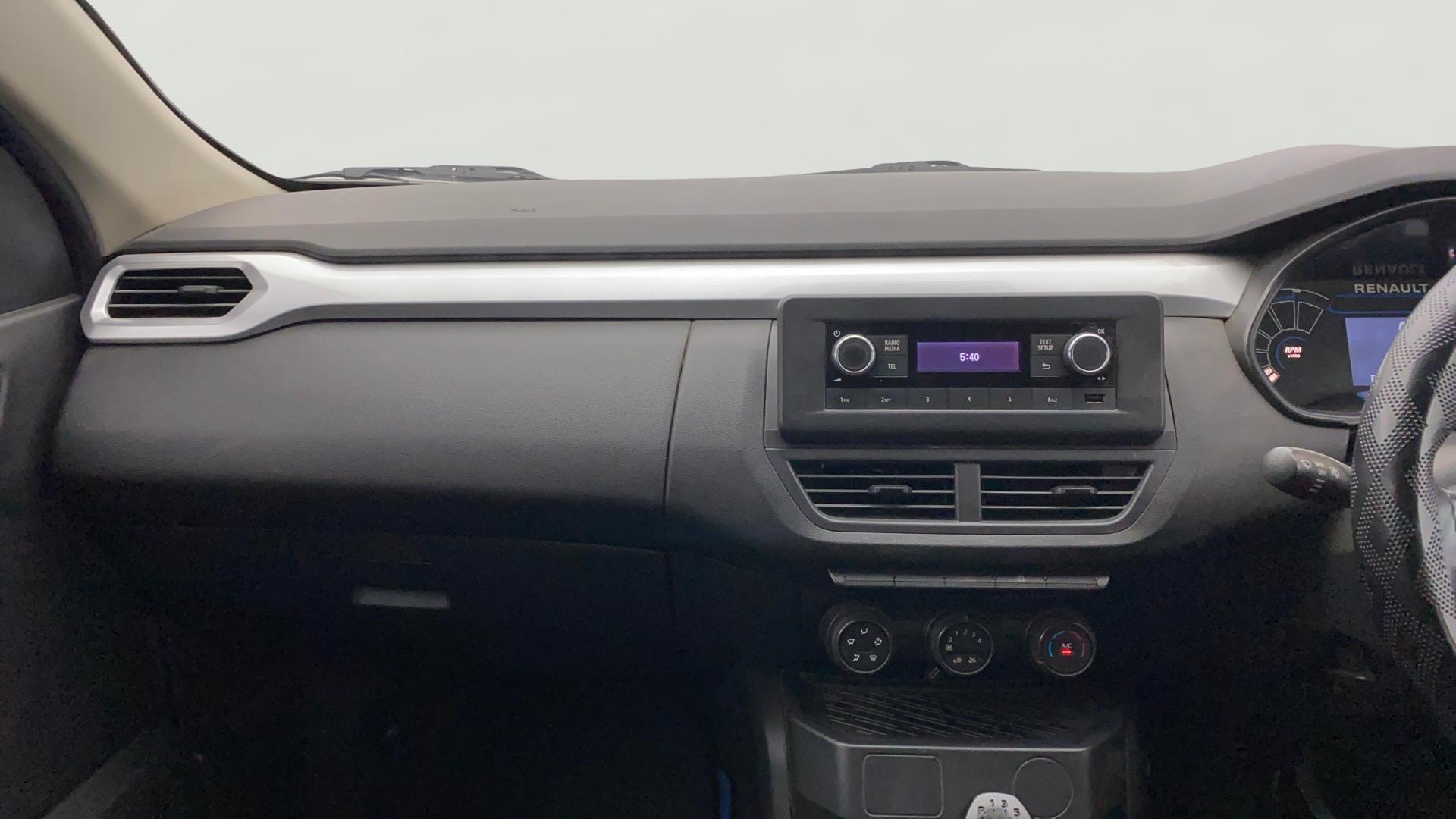 View 2022 Renault Kiger RXL MT Image 17 Used 2022 Renault Kiger RXL MT Image 17
