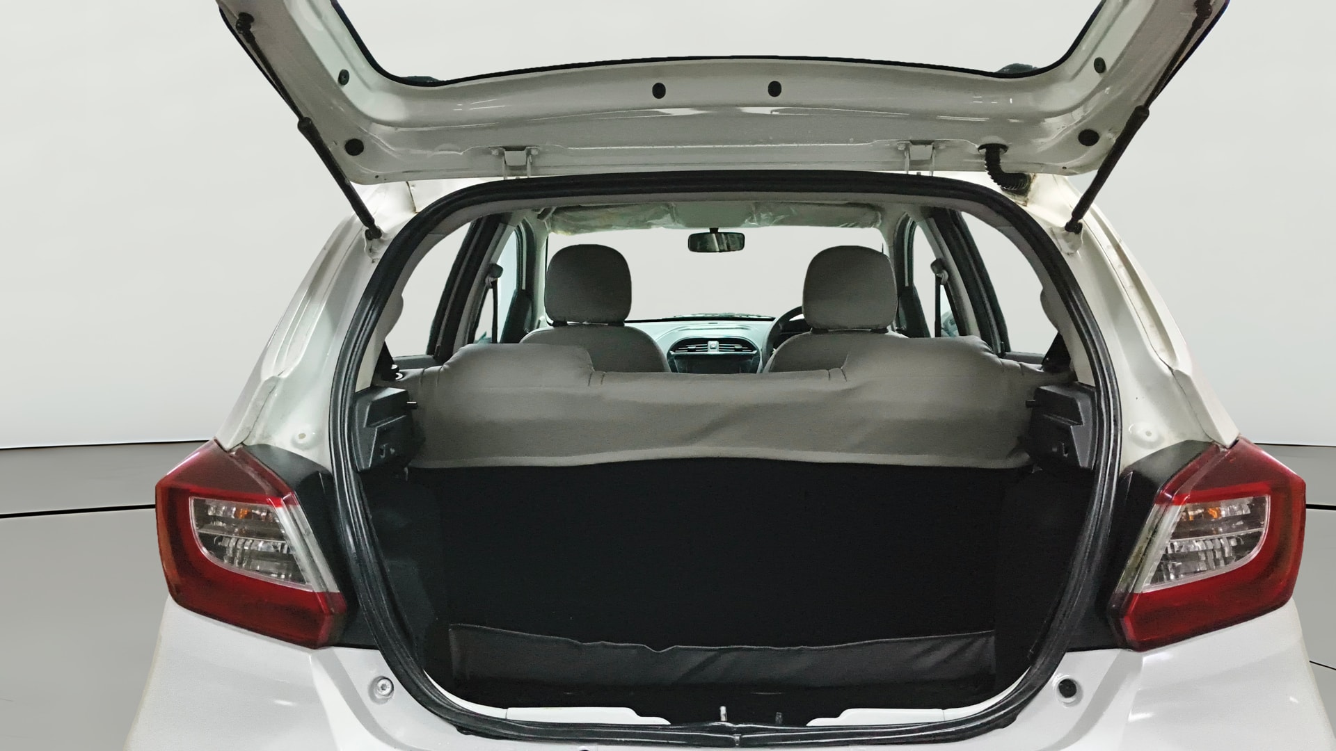 View 2020 Tata Tiago Revotorq XB Image 38 Used 2020 Tata Tiago Revotorq XB Image 38