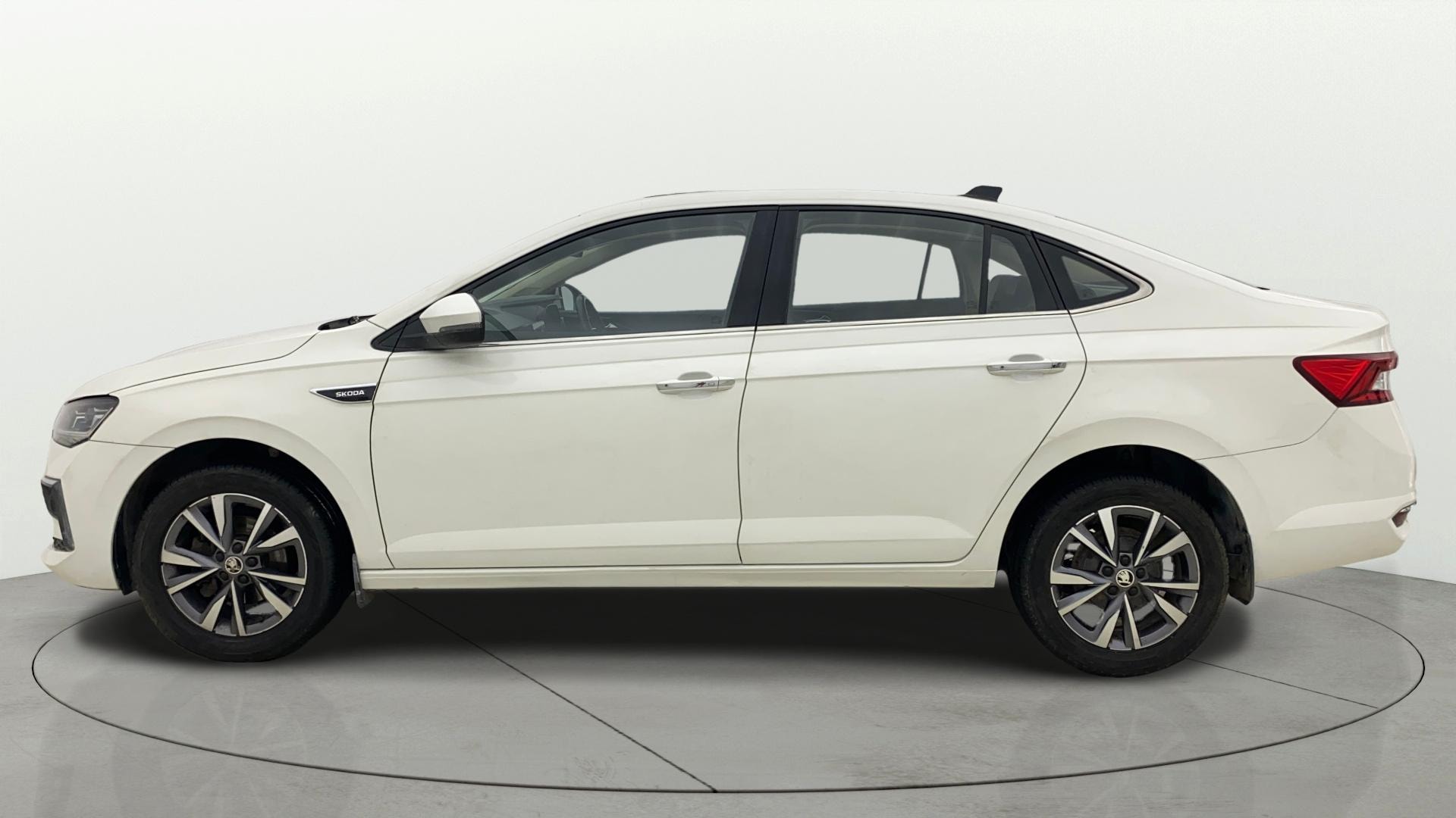 View 2022 Skoda Slavia Style 1.0 TSI MT Image 26 Used 2022 Skoda Slavia Style 1.0 TSI MT Image 26