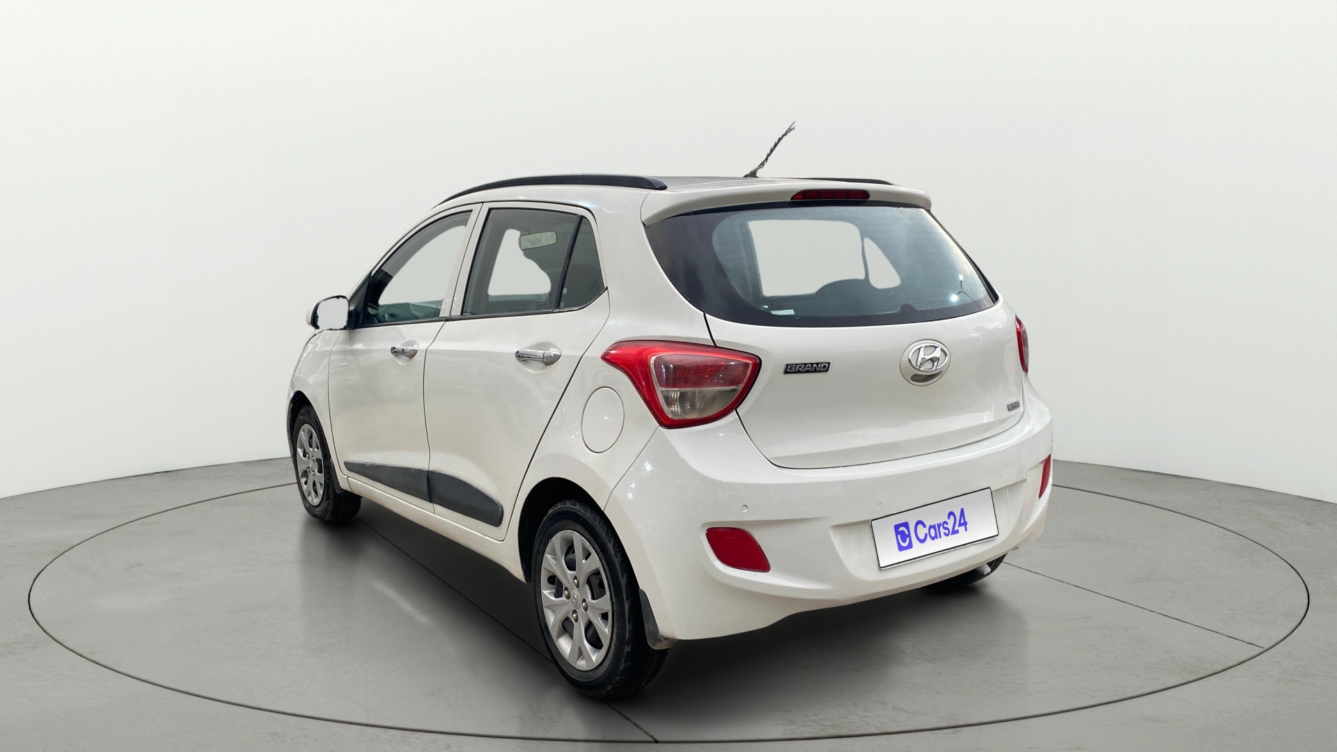 View 2015 Hyundai Grand i10 Sportz 1.2 Kappa Image 2 Used 2015 Hyundai Grand i10 Sportz 1.2 Kappa Image 2
