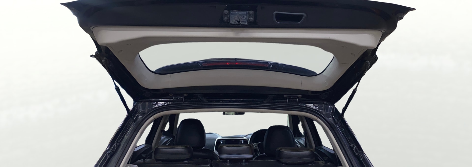 View 2019 Mahindra XUV300 W4 Petrol BS IV Image 31 Used 2019 Mahindra XUV300 W4 Petrol BS IV Image 31
