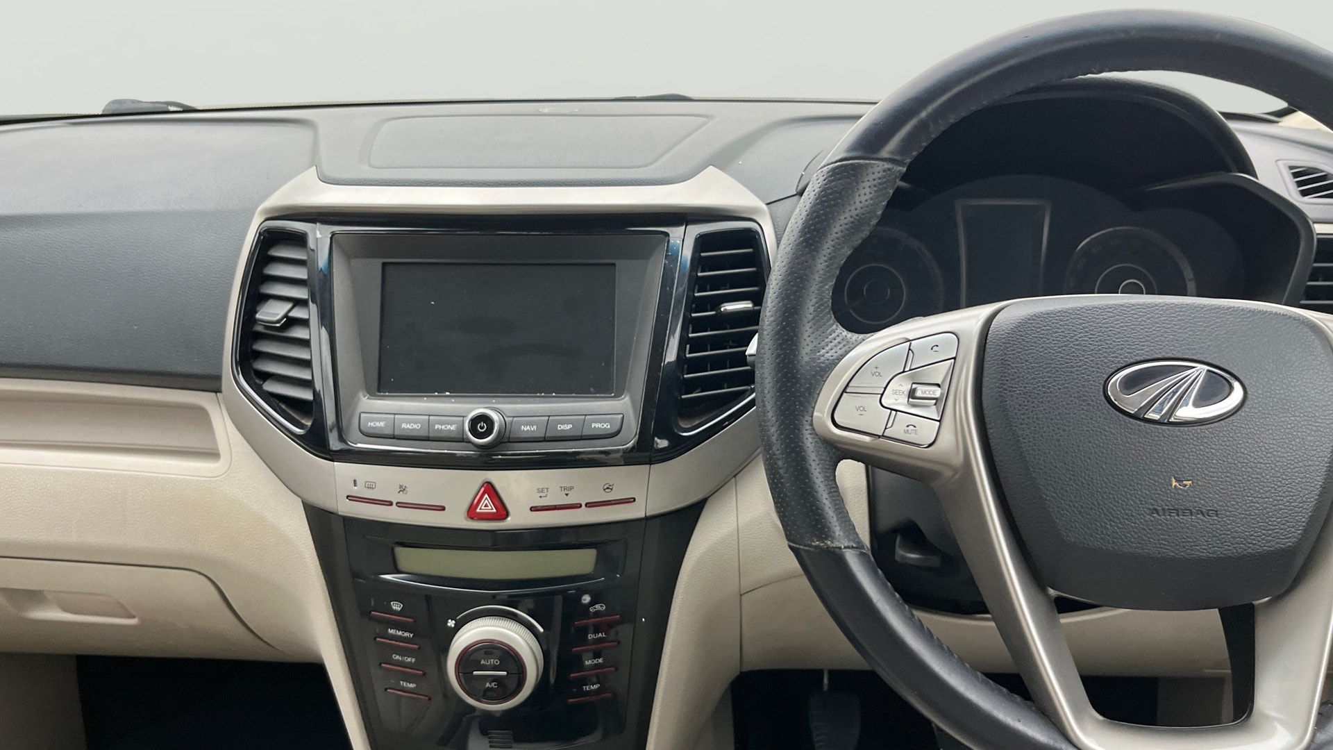 View 2020 Mahindra XUV300 W4 Petrol BS IV Image 32 Used 2020 Mahindra XUV300 W4 Petrol BS IV Image 32