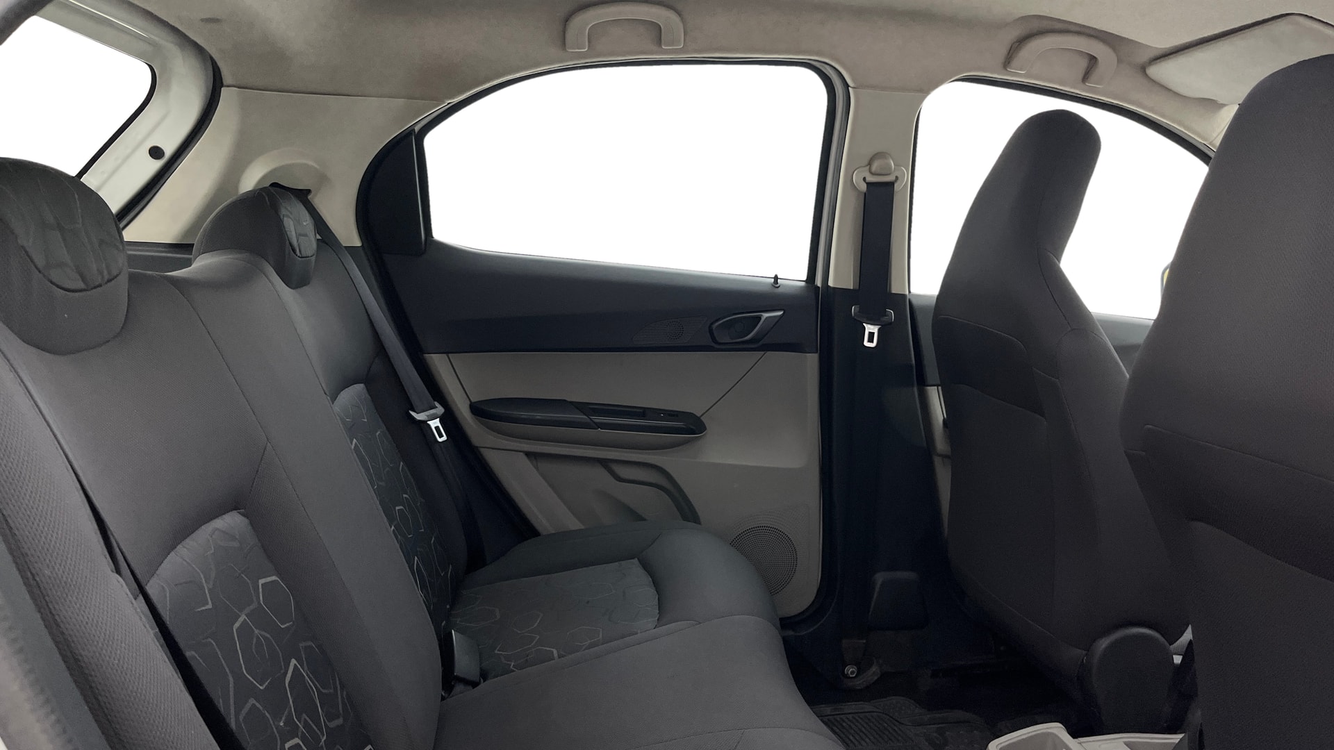 View 2017 Tata Tiago Revotorq XB Image 28 Used 2017 Tata Tiago Revotorq XB Image 28