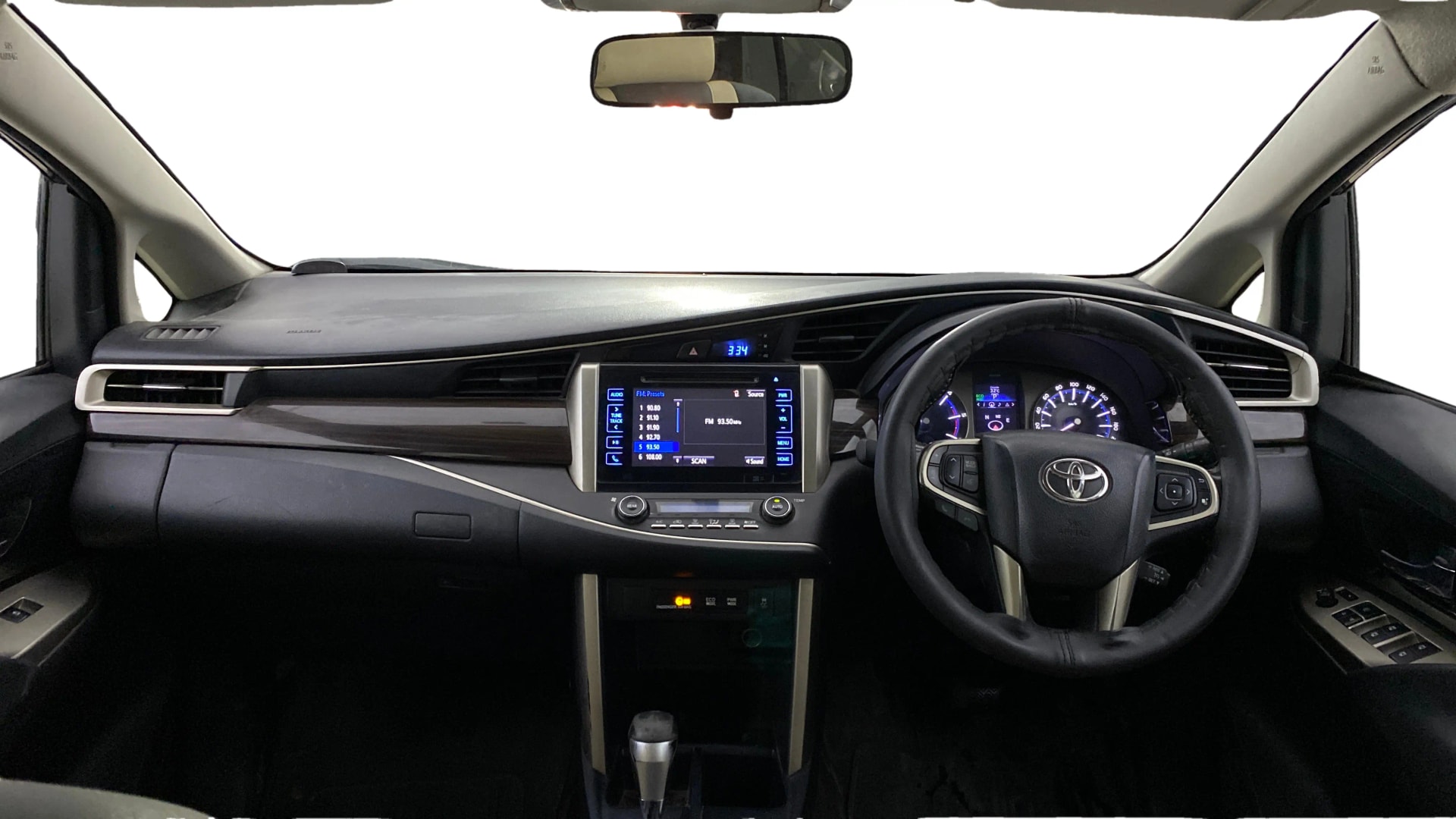 View 2017 Toyota Innova Crysta 2.8 ZX AT 7-Seater Image 16 Used 2017 Toyota Innova Crysta 2.8 ZX AT 7-Seater Image 16