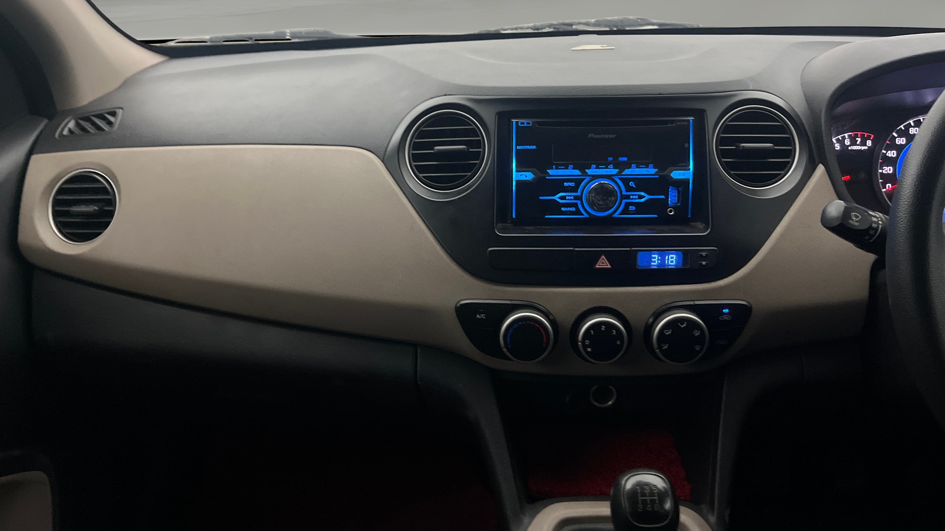View 2017 Hyundai Grand i10 Magna 1.2 Kappa VTVT Image 17 Used 2017 Hyundai Grand i10 Magna 1.2 Kappa VTVT Image 17