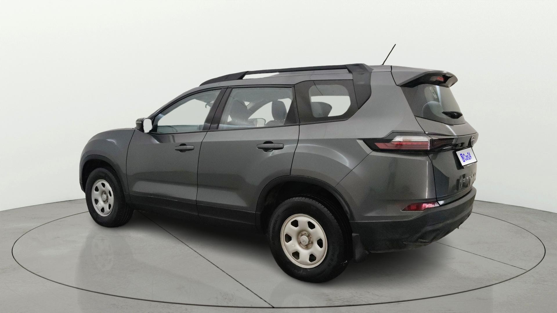 View 2022 Tata Safari XM Image 2 Used 2022 Tata Safari XM Image 2