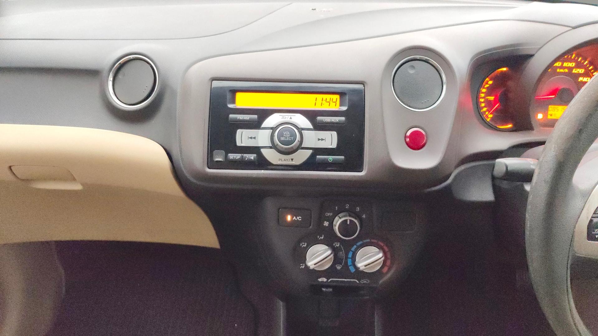View 2013 Honda Amaze E MT Petrol BS IV Image 17 Used 2013 Honda Amaze E MT Petrol BS IV Image 17