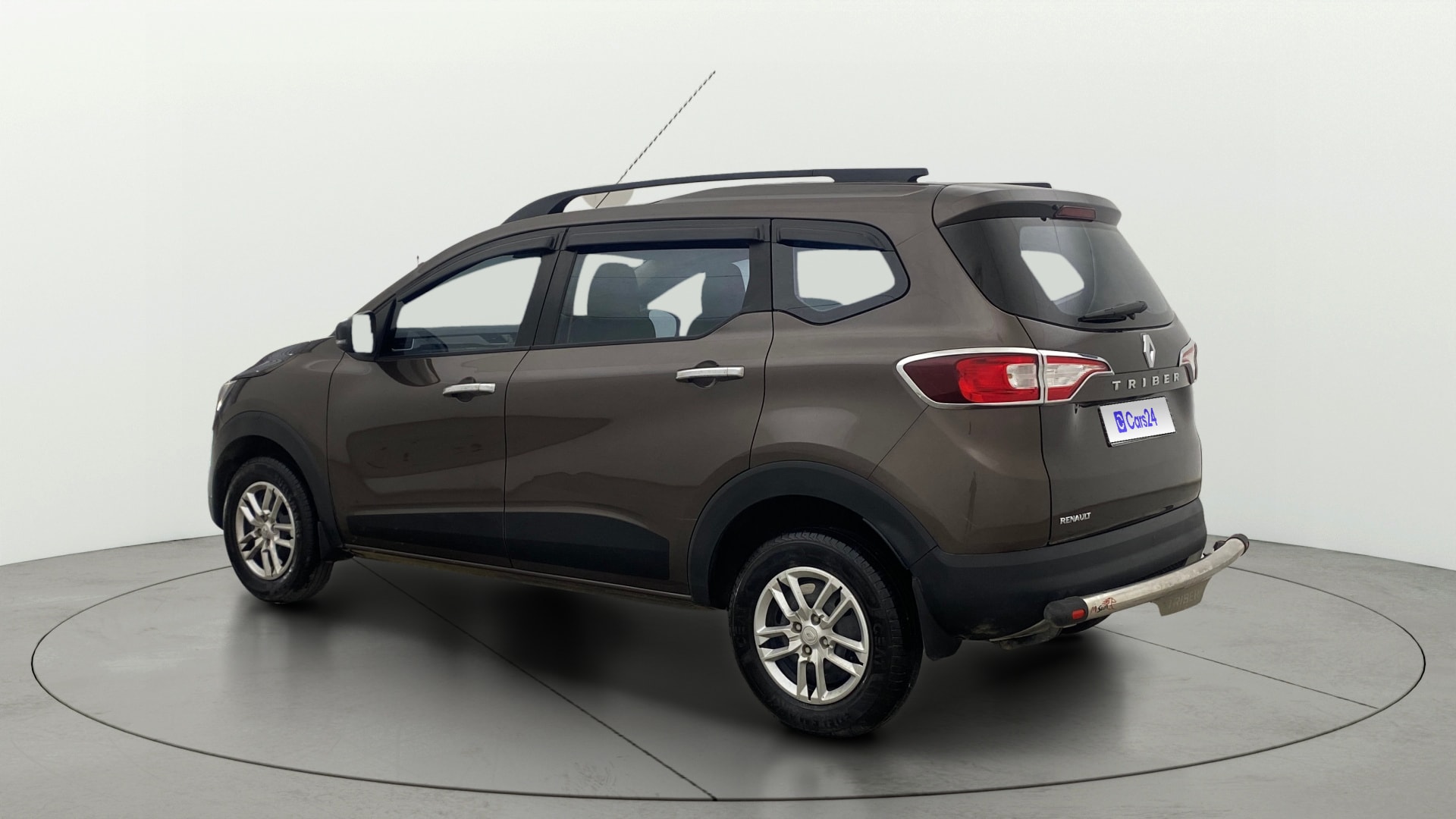 View 2024 Renault Triber RXT Image 2 Used 2024 Renault Triber RXT Image 2