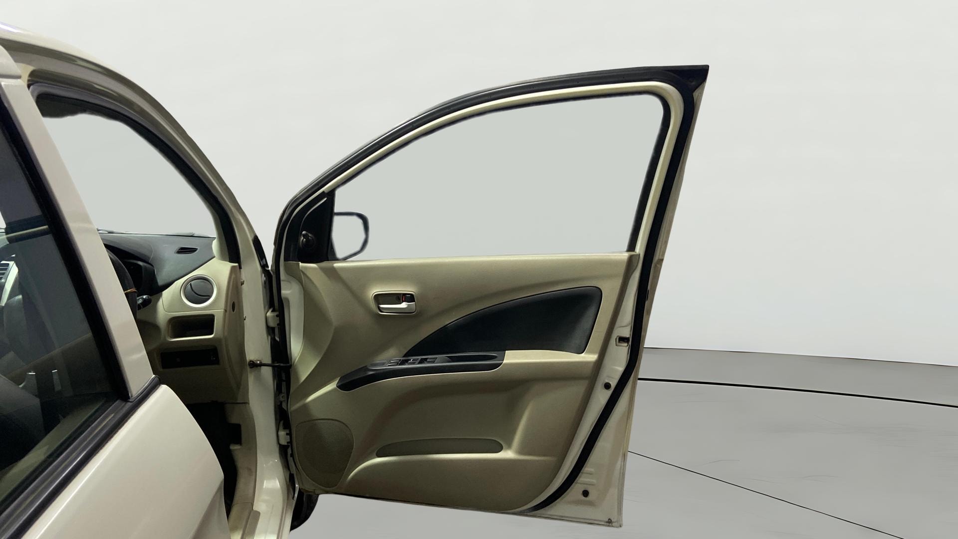 View 2015 Maruti Suzuki 1000 Base Variant Image 44 Used 2015 Maruti Suzuki 1000 Base Variant Image 44