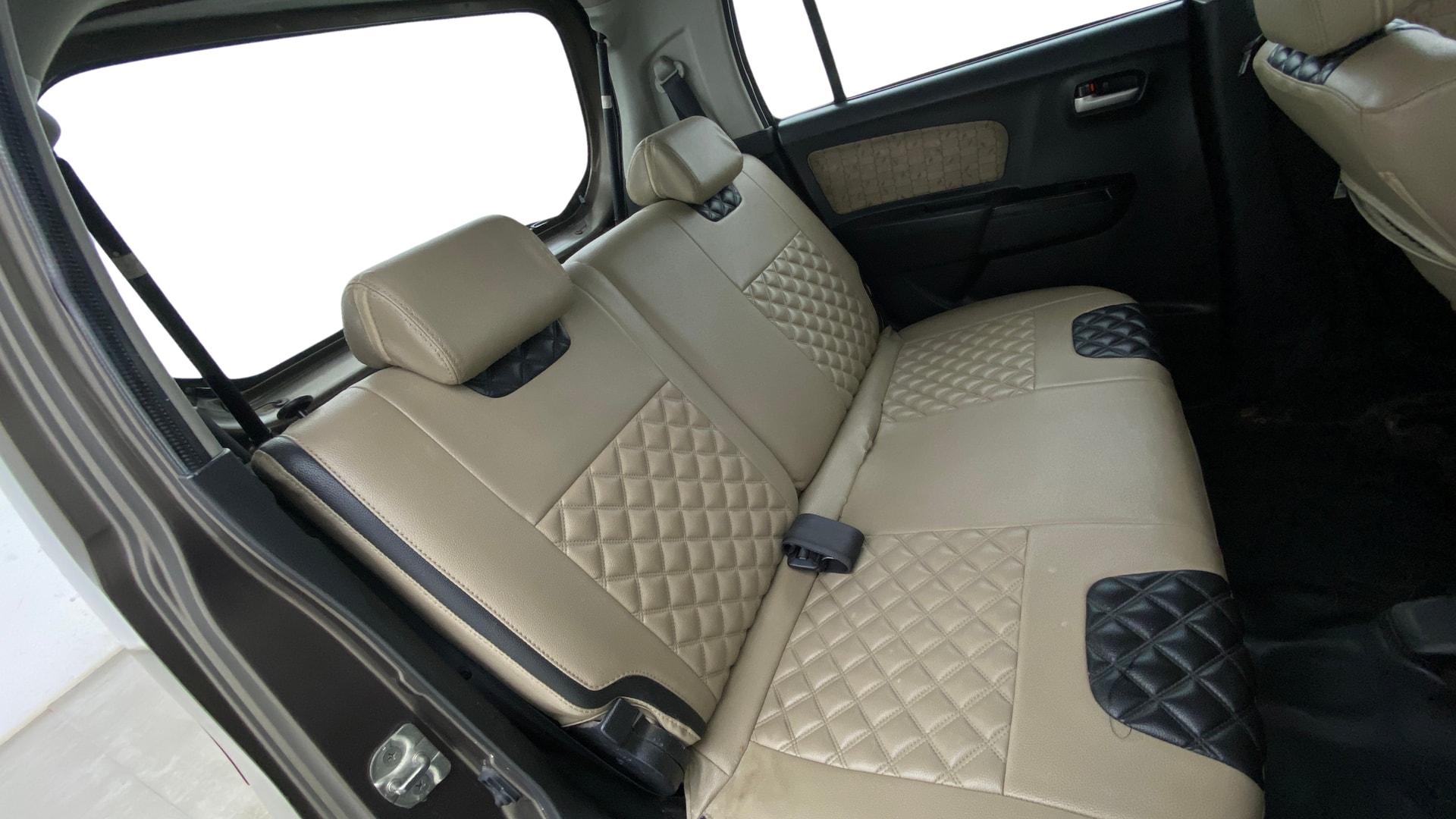 View 2018 Maruti Suzuki 1000 Base Variant Image 29 Used 2018 Maruti Suzuki 1000 Base Variant Image 29