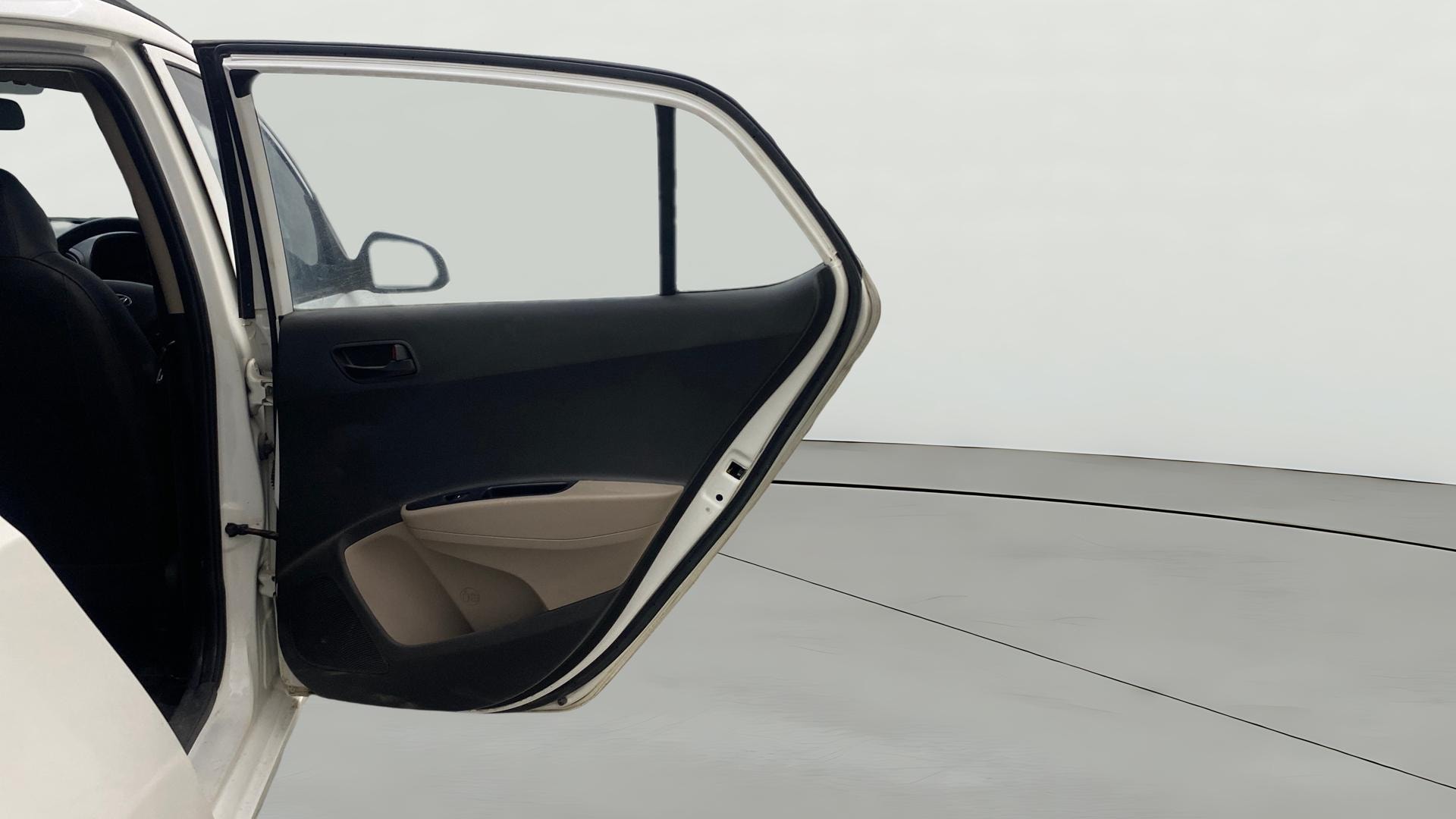 View 2019 Hyundai Grand i10 1.2 Magna Petrol AT Image 7 Used 2019 Hyundai Grand i10 1.2 Magna Petrol AT Image 7