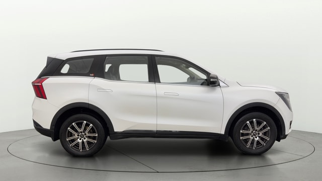 View Mahindra XUV700 Image 8 Used Mahindra XUV700 Image 8