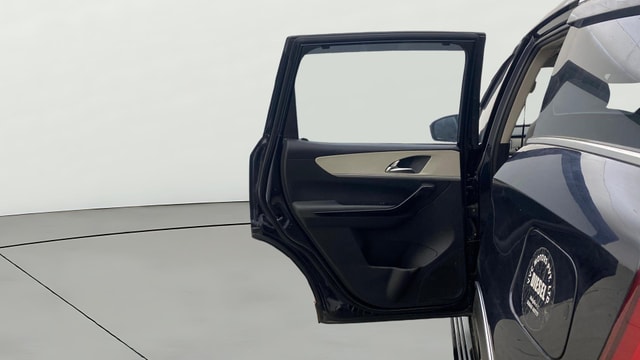 View Mahindra XUV700 Image 16 Used Mahindra XUV700 Image 16