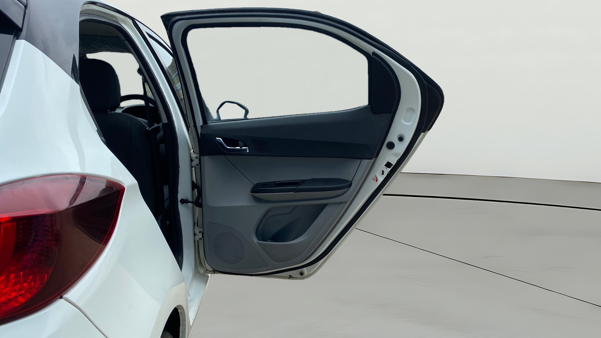 View 2020 Tata Tiago Revotorq XB Image 5 Used 2020 Tata Tiago Revotorq XB Image 5