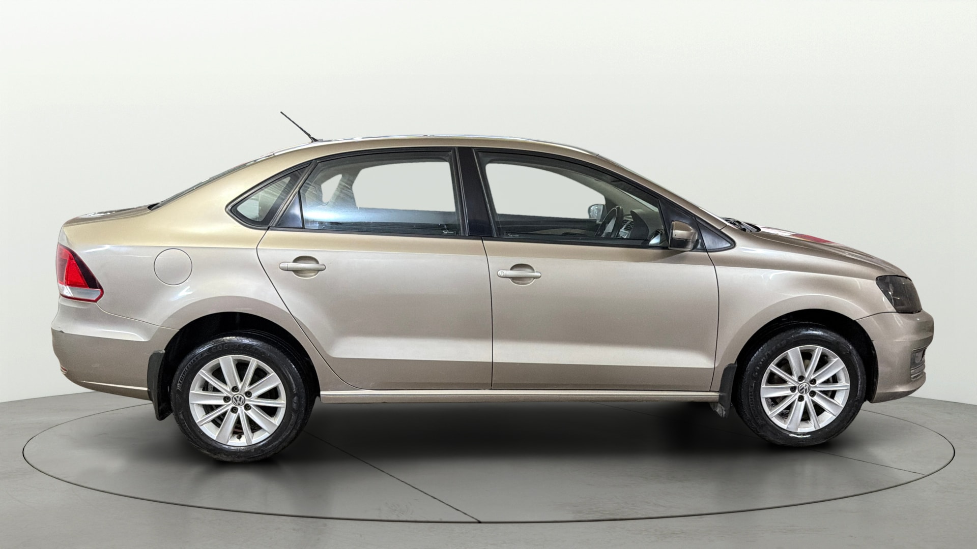 View 2016 Volkswagen Vento DSG Image 9 Used 2016 Volkswagen Vento DSG Image 9