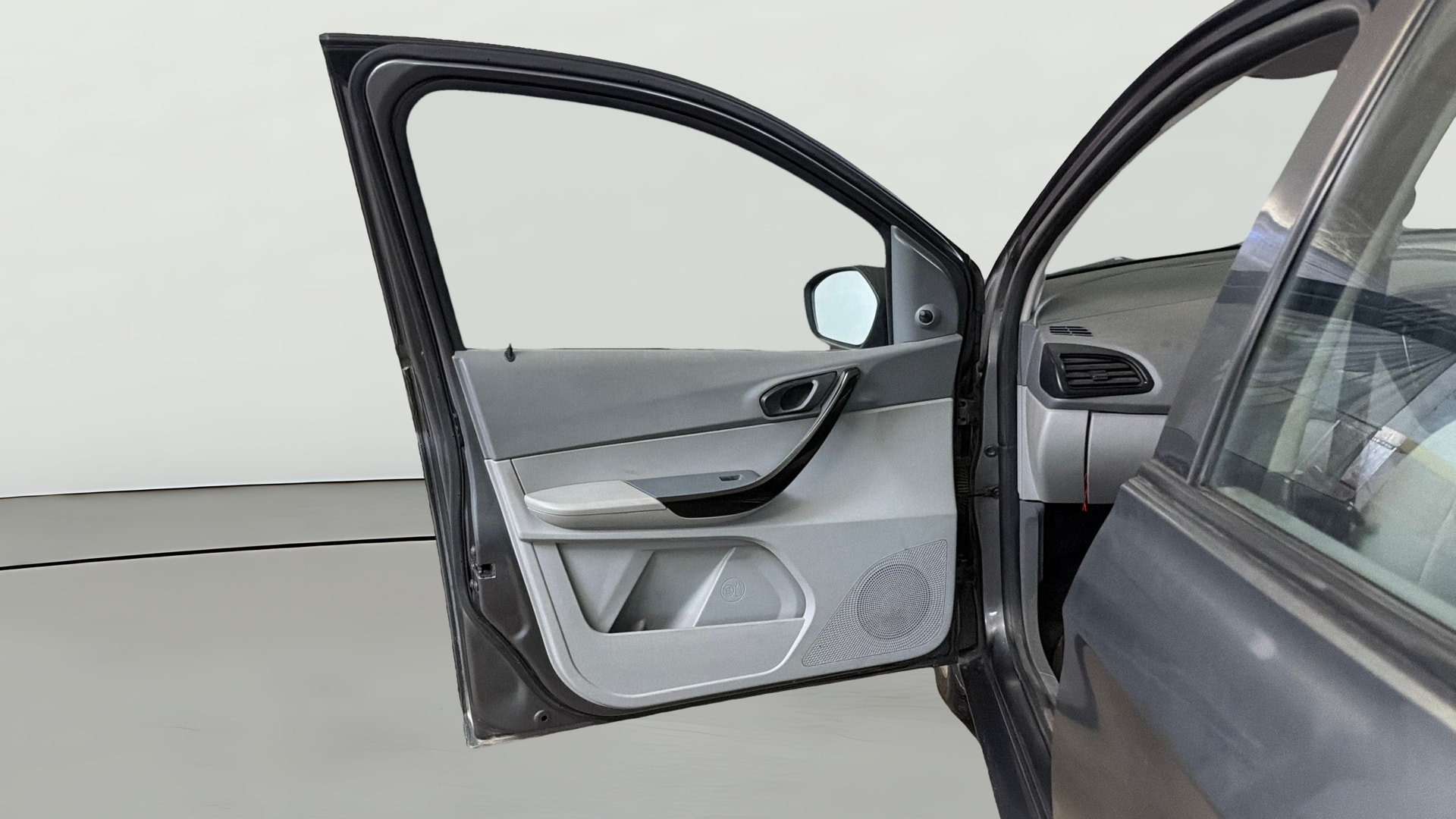 View 2022 Tata Tigor XE Diesel Image 31 Used 2022 Tata Tigor XE Diesel Image 31