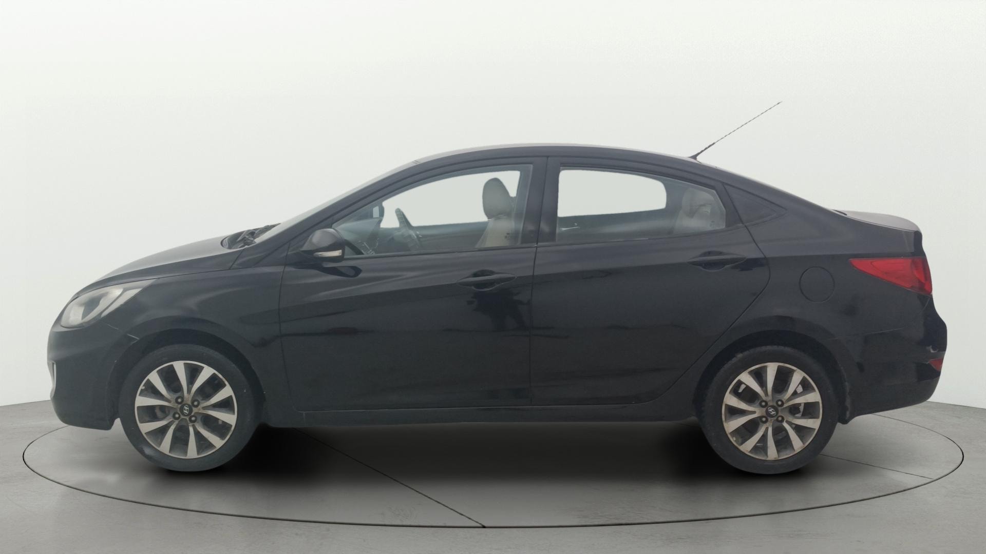 View 2014 Hyundai Fluidic Verna 1.6 VTVT SX Image 25 Used 2014 Hyundai Fluidic Verna 1.6 VTVT SX Image 25