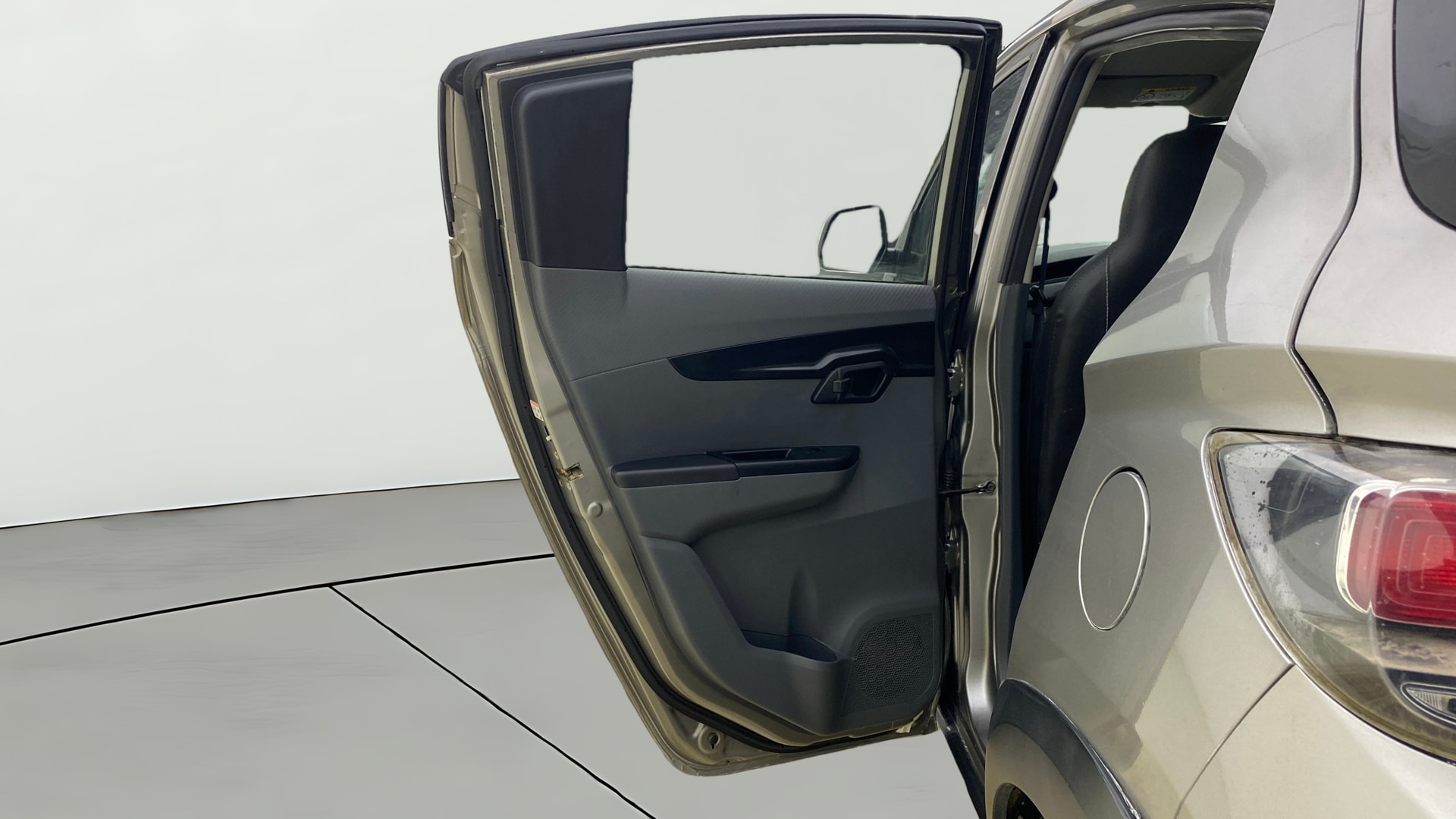 View 2018 Mahindra KUV100 K2 Petrol BS IV Image 22 Used 2018 Mahindra KUV100 K2 Petrol BS IV Image 22
