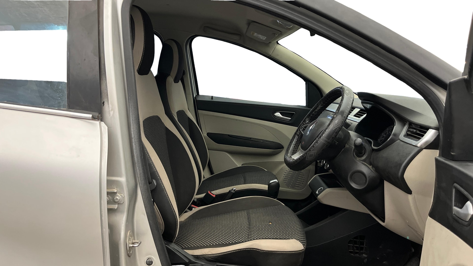 View 2021 Renault Triber RXZ AMT Image 27 Used 2021 Renault Triber RXZ AMT Image 27