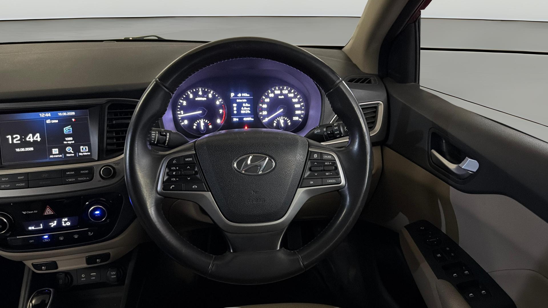 View 2018 Hyundai Verna 1.6 VTVT SX (O) AT Image 21 Used 2018 Hyundai Verna 1.6 VTVT SX (O) AT Image 21