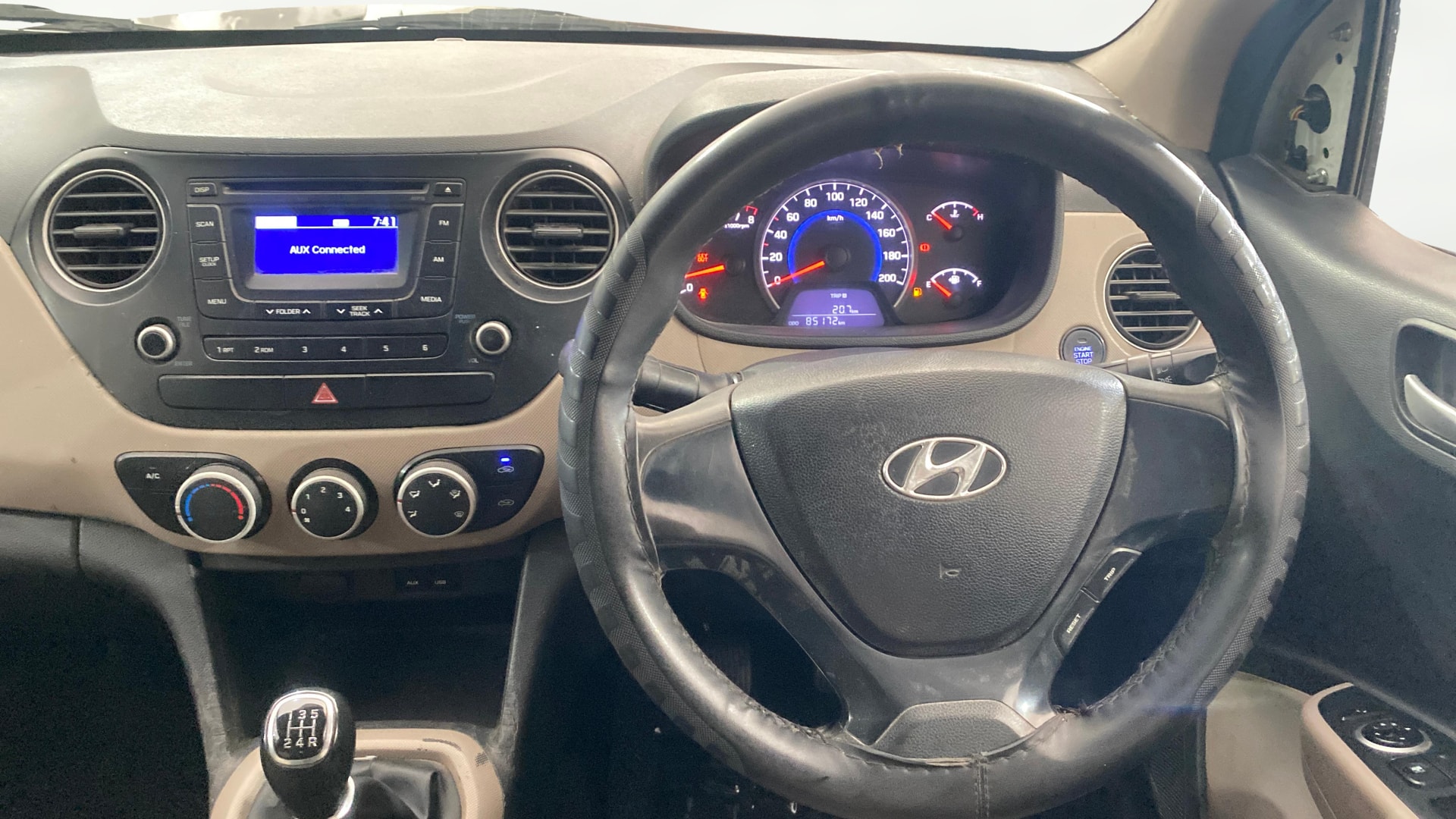 View 2015 Hyundai Grand i10 Sportz 1.2 Kappa Image 20 Used 2015 Hyundai Grand i10 Sportz 1.2 Kappa Image 20