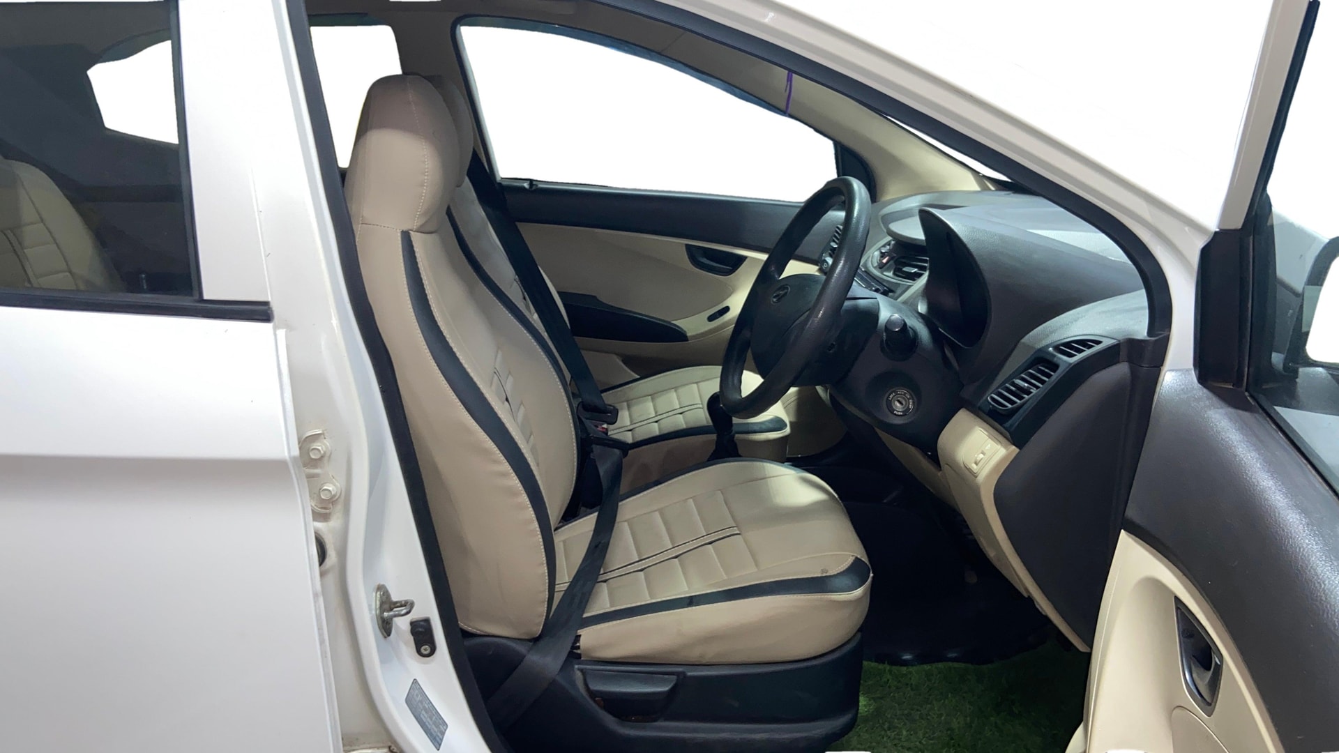 View 2013 Hyundai EON Era Plus Image 15 Used 2013 Hyundai EON Era Plus Image 15