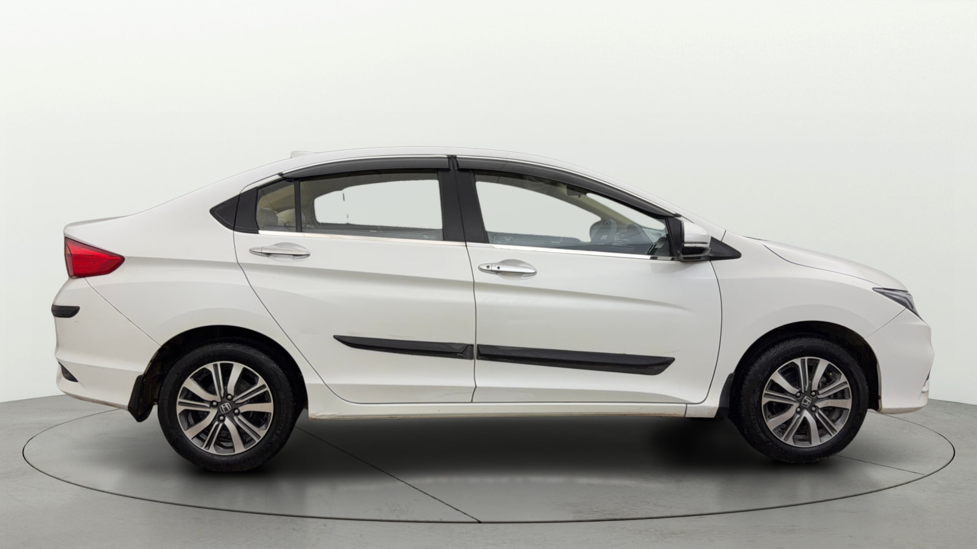 View 2021 Honda City ZX MT Diesel Anniversary Edition Image 27 Used 2021 Honda City ZX MT Diesel Anniversary Edition Image 27