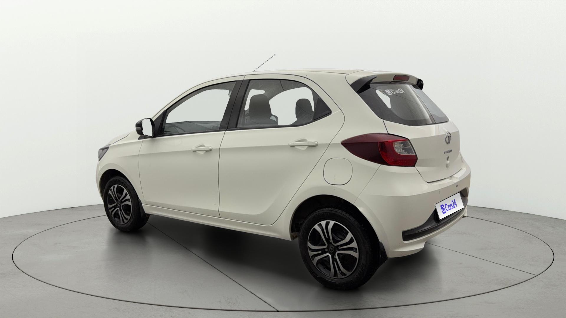 View 2022 Tata Tiago Revotorq XB Image 2 Used 2022 Tata Tiago Revotorq XB Image 2