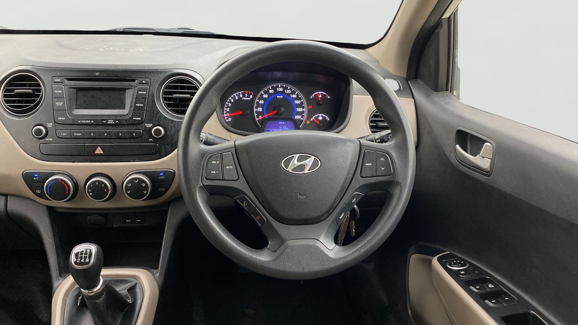 View 2015 Hyundai Grand i10 Sportz 1.2 Kappa Image 12 Used 2015 Hyundai Grand i10 Sportz 1.2 Kappa Image 12