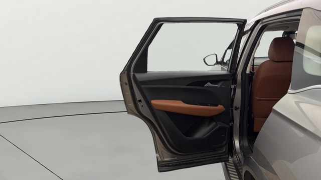 View MG Hector Plus Image 16 Used MG Hector Plus Image 16
