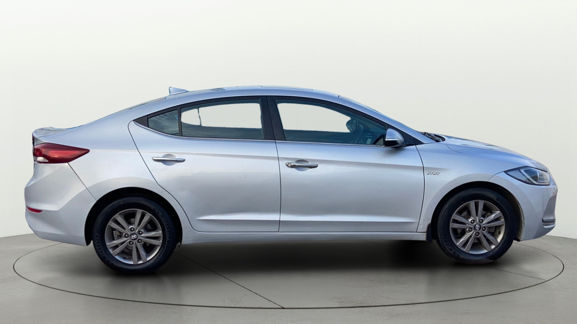 View 2018 Hyundai Elantra 1.6 CRDi S Image 9 Used 2018 Hyundai Elantra 1.6 CRDi S Image 9