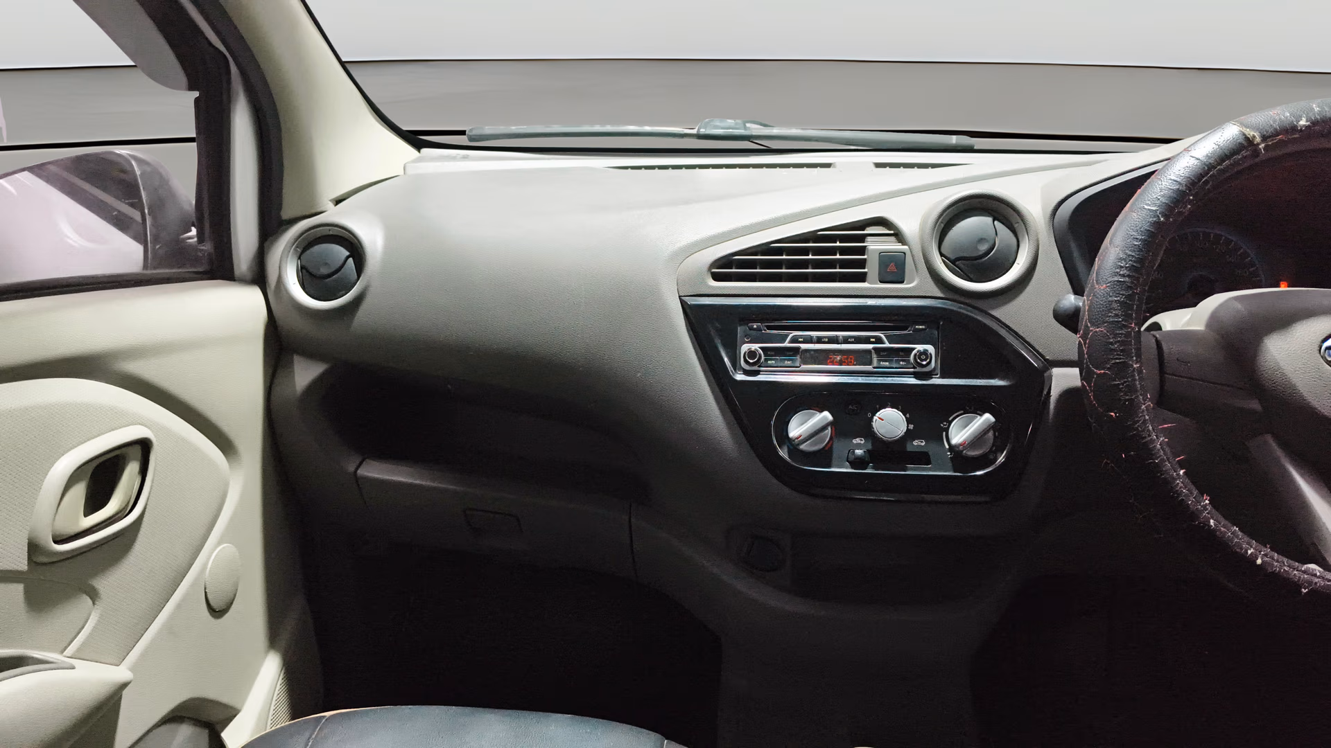 View 2017 Datsun Go T Image 17 Used 2017 Datsun Go T Image 17