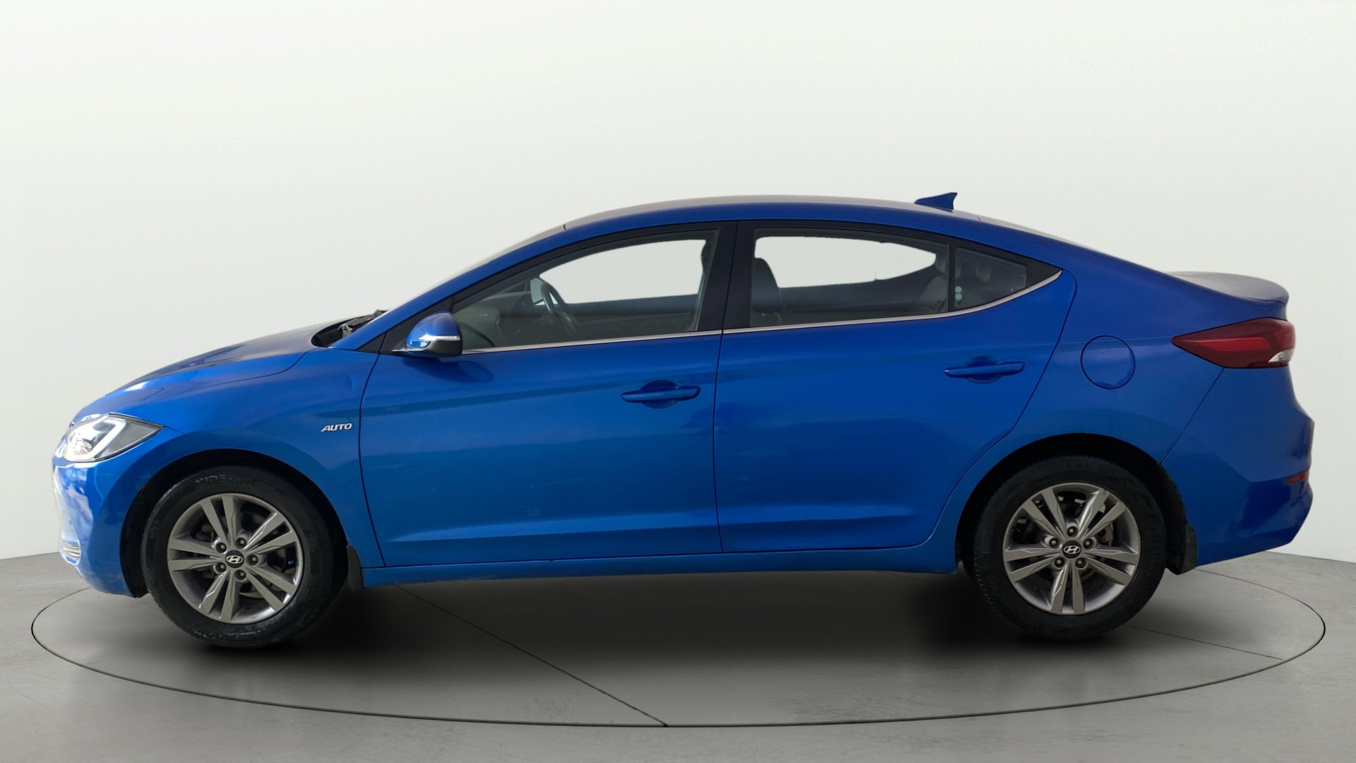 View 2017 Hyundai Elantra 1.6 CRDi S Image 5 Used 2017 Hyundai Elantra 1.6 CRDi S Image 5
