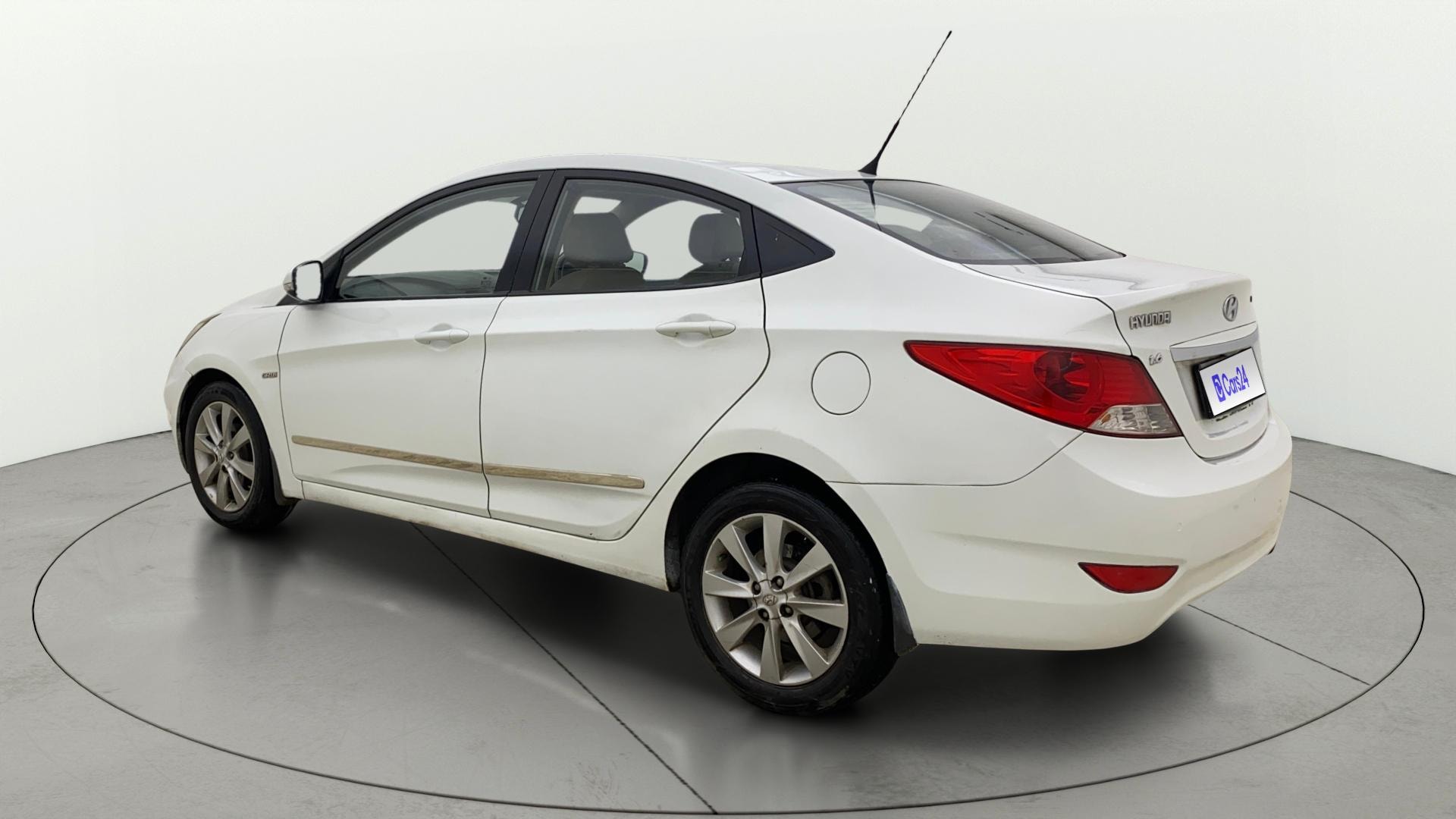 View 2013 Hyundai Fluidic Verna 1.6 CRDI SX Image 2 Used 2013 Hyundai Fluidic Verna 1.6 CRDI SX Image 2