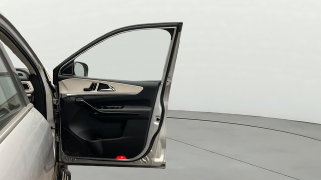 View Mahindra XUV700 Image 49 Used Mahindra XUV700 Image 49