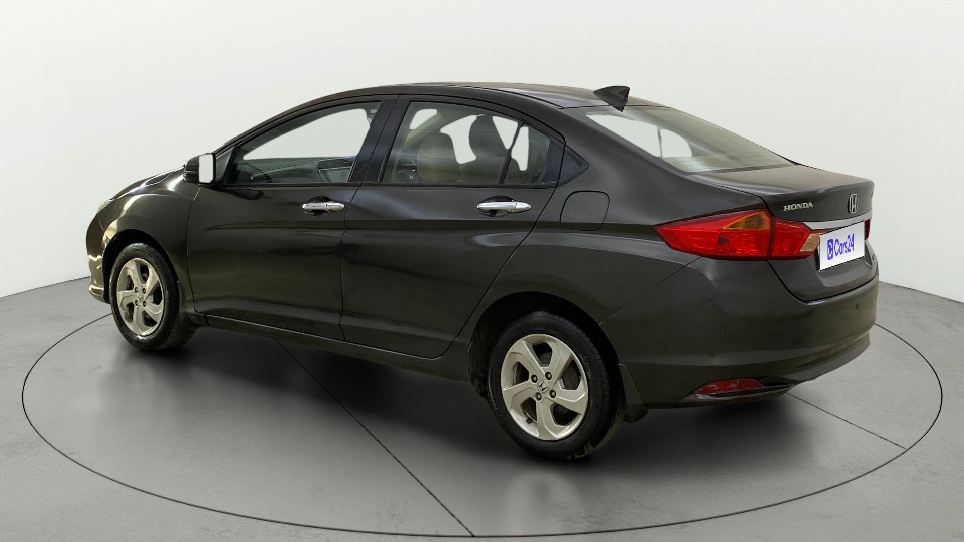 View 2015 Honda City ZX MT Diesel Anniversary Edition Image 2 Used 2015 Honda City ZX MT Diesel Anniversary Edition Image 2