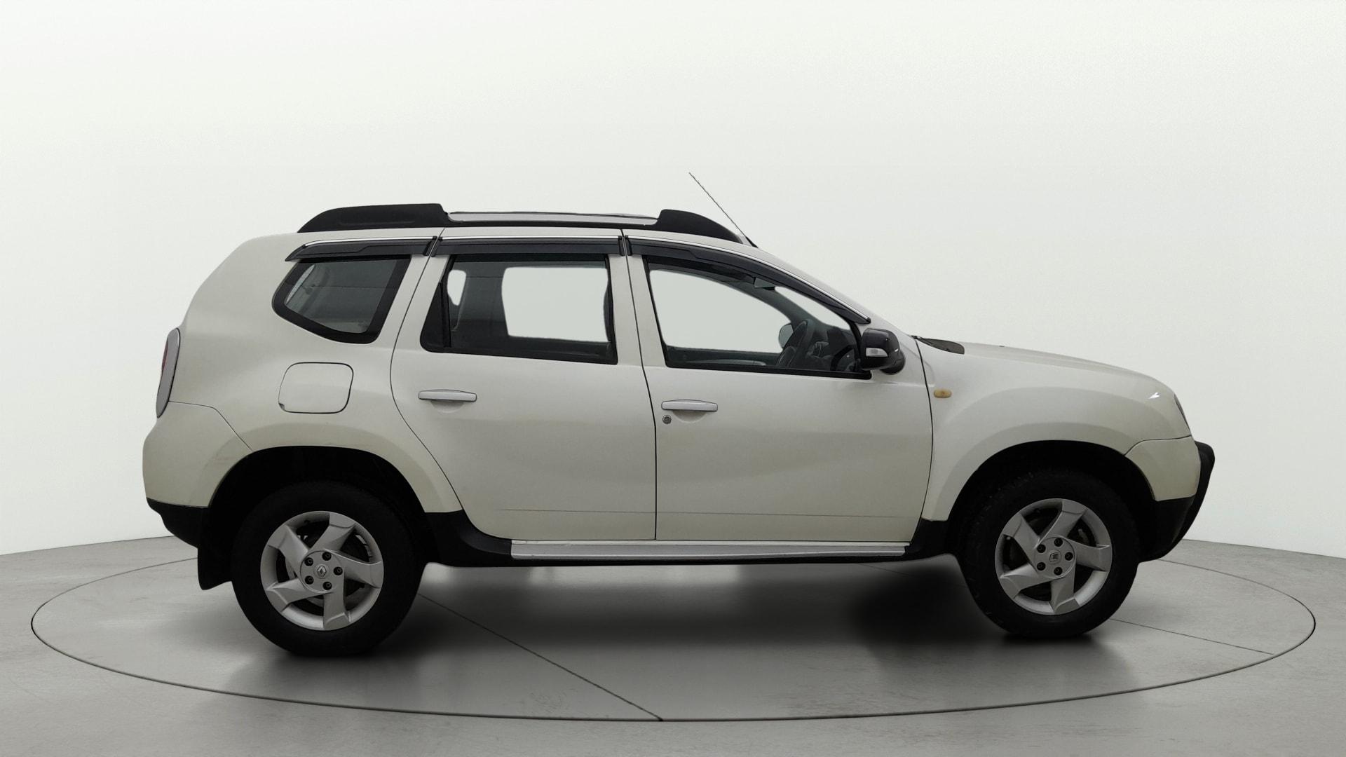 View 2015 Renault Duster Diesel 85PS 4x2 MT Image 27 Used 2015 Renault Duster Diesel 85PS 4x2 MT Image 27