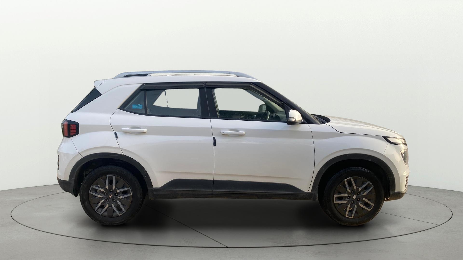 View 2023 Hyundai Venue S Plus 1.5 Diesel MT Image 8 Used 2023 Hyundai Venue S Plus 1.5 Diesel MT Image 8