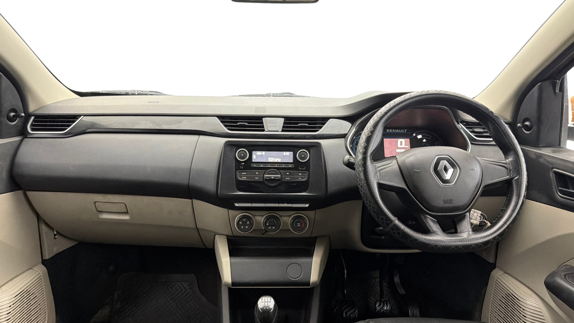 View 2020 Renault Triber RXE Image 16 Used 2020 Renault Triber RXE Image 16