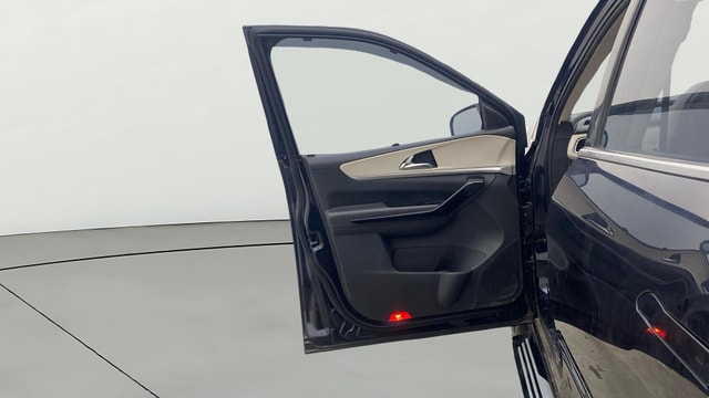 View Mahindra XUV700 Image 40 Used Mahindra XUV700 Image 40